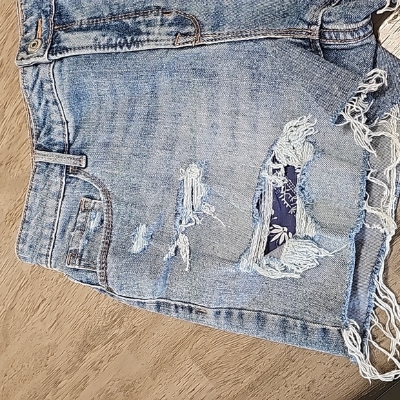NWT Old Navy High Rise 2.5" Inseam Jean Shorts size 8 - Picture 4 of 9